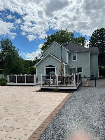 25 Sunny Road, Saint James, NY 11780