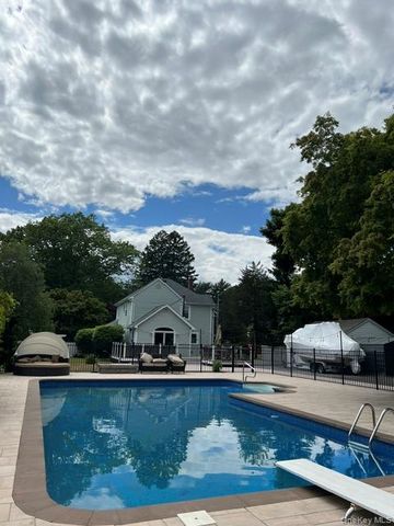 25 Sunny Road, Saint James, NY 11780