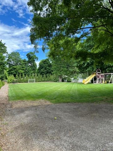 25 Sunny Road, Saint James, NY 11780