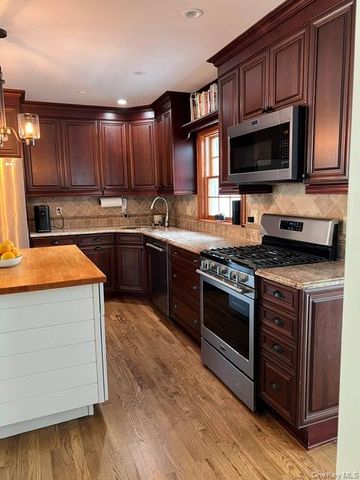 25 Sunny Road, Saint James, NY 11780