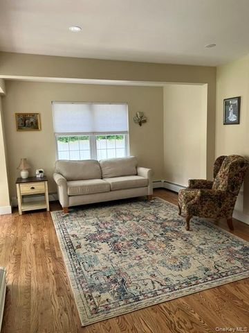 25 Sunny Road, Saint James, NY 11780