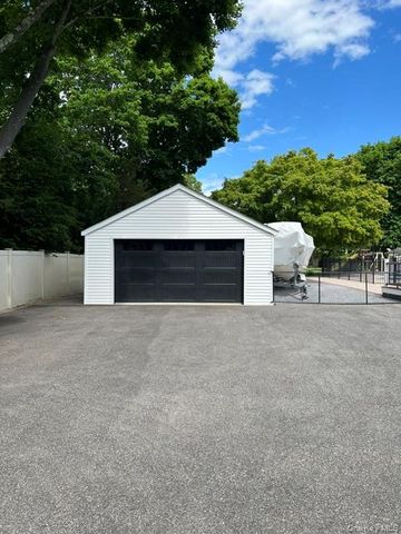 25 Sunny Road, Saint James, NY 11780