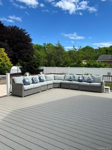 25 Sunny Road, Saint James, NY 11780