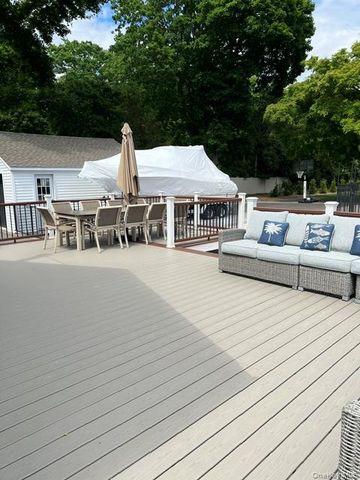 25 Sunny Road, Saint James, NY 11780