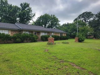 316 Charlie Drive, Whitesboro, TX 76273