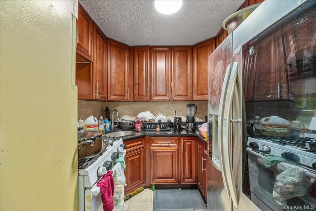 657 E 102nd Street, Brooklyn, NY 11236