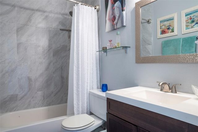 215 SEAHORSE DRIVE SE D, St Petersburg, FL 33705