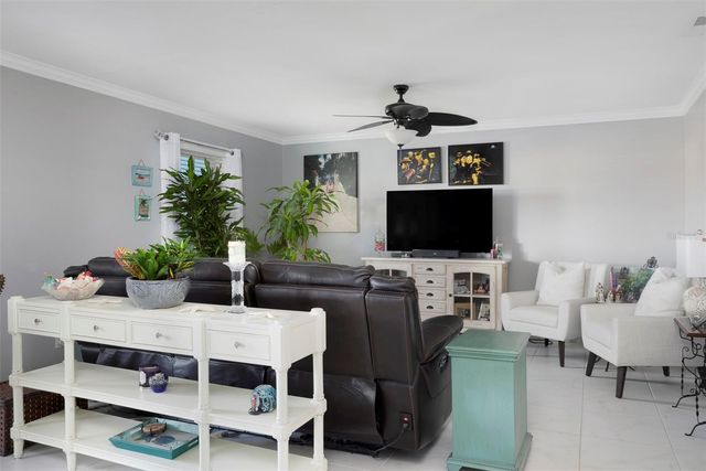 215 SEAHORSE DRIVE SE D, St Petersburg, FL 33705