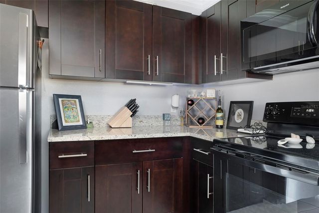 215 SEAHORSE DRIVE SE D, St Petersburg, FL 33705