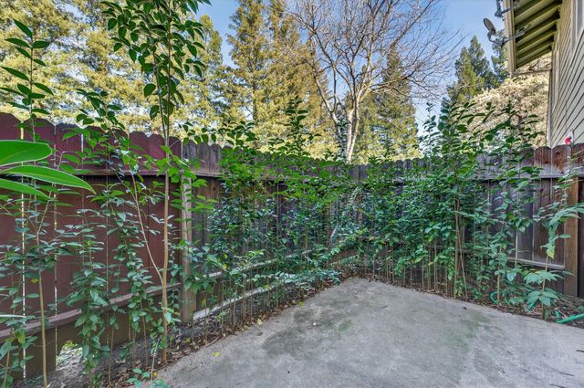 6146 Shadow Ln, Citrus Heights, CA 95621