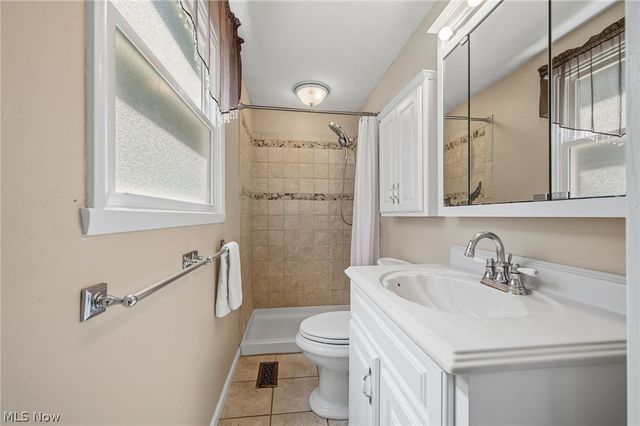 1370 Bittersweet Drive NE, Warren, OH 44484