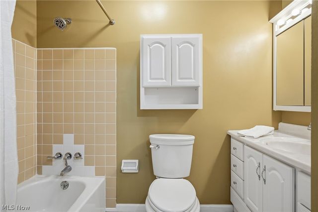 1370 Bittersweet Drive NE, Warren, OH 44484
