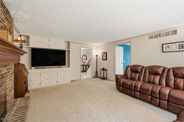 1370 Bittersweet Drive NE, Warren, OH 44484