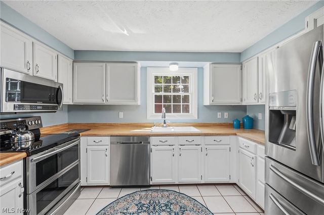 1370 Bittersweet Drive NE, Warren, OH 44484