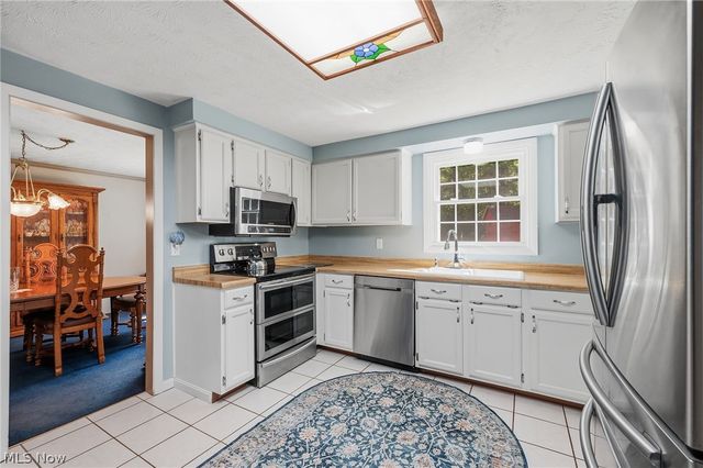 1370 Bittersweet Drive NE, Warren, OH 44484