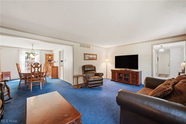 1370 Bittersweet Drive NE, Warren, OH 44484