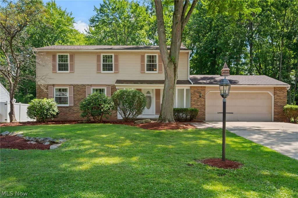 1370 Bittersweet Drive NE, Warren, OH 44484
