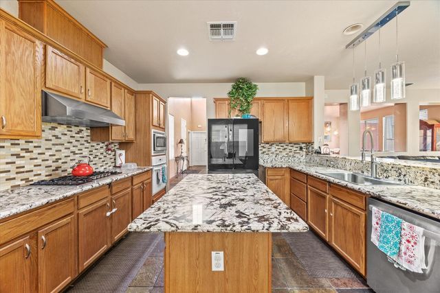 9820 Spring View Way, Elk Grove, CA 95757