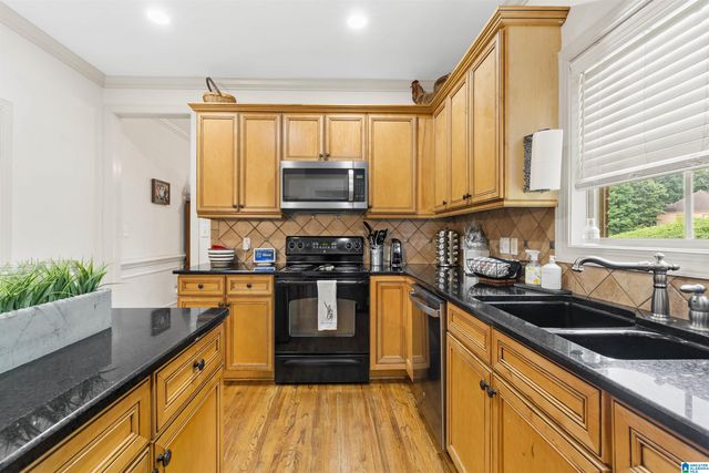 569 WOODRUFF PARKWAY, Leeds, AL 35094