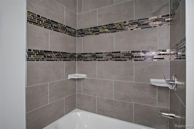 671 Clairmount, Detroit, MI 48202