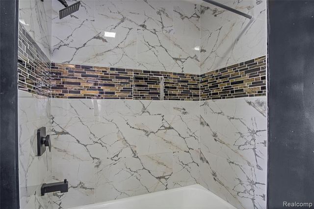 671 Clairmount, Detroit, MI 48202