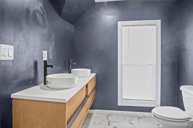 671 Clairmount, Detroit, MI 48202