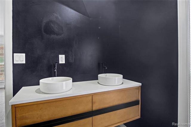 671 Clairmount, Detroit, MI 48202