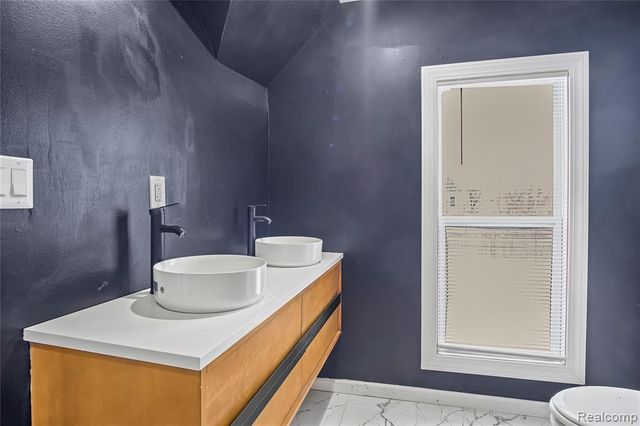 671 Clairmount, Detroit, MI 48202