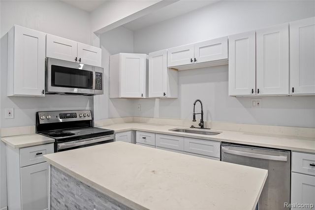 671 Clairmount, Detroit, MI 48202