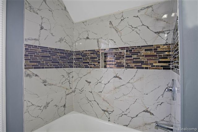 671 Clairmount, Detroit, MI 48202