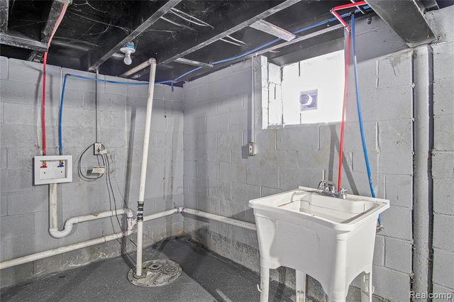 671 Clairmount, Detroit, MI 48202