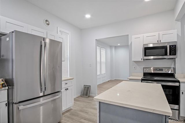 671 Clairmount, Detroit, MI 48202