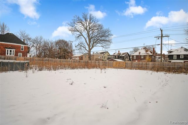 671 Clairmount, Detroit, MI 48202