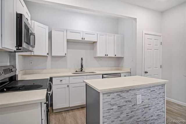 671 Clairmount, Detroit, MI 48202