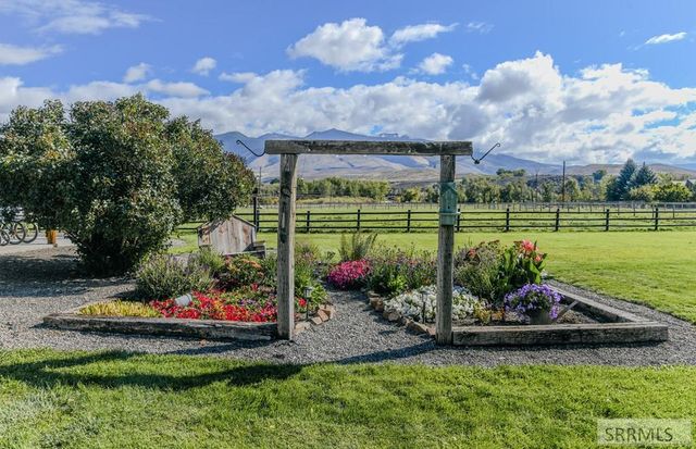 27 N Baker Road, Salmon, ID 83467