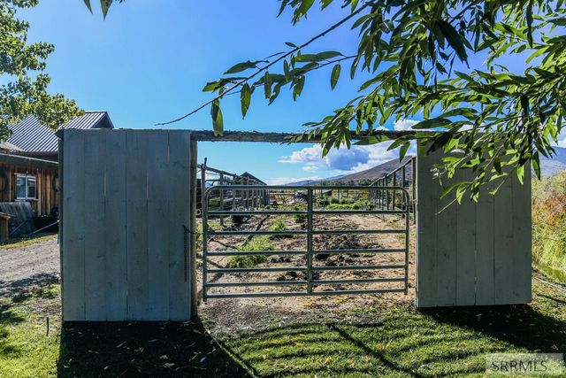 27 N Baker Road, Salmon, ID 83467