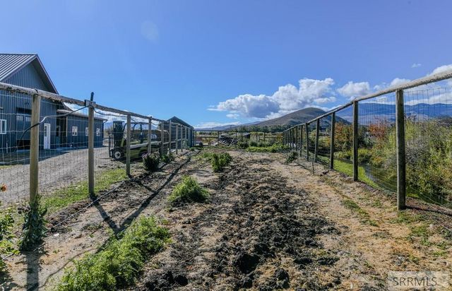 27 N Baker Road, Salmon, ID 83467
