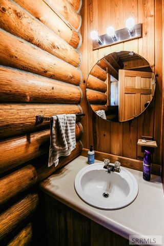 27 N Baker Road, Salmon, ID 83467