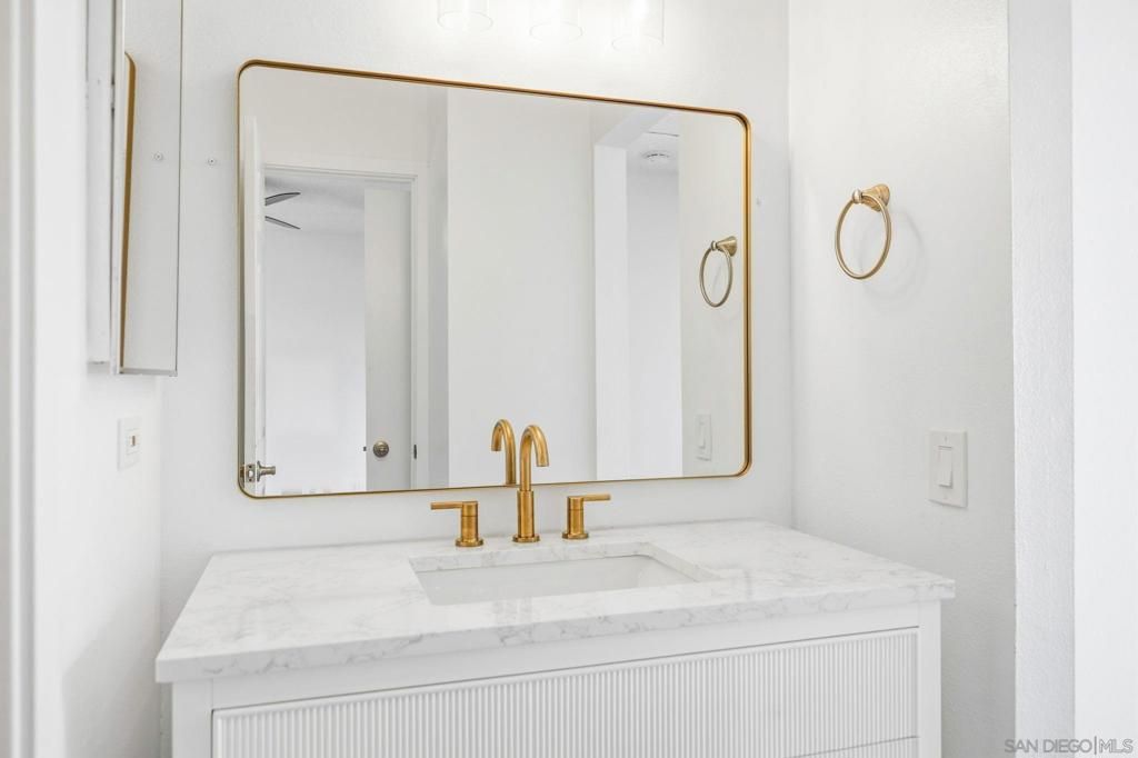 Image 17 of property listing at 3262 Ashford St F, San Diego, CA 92111