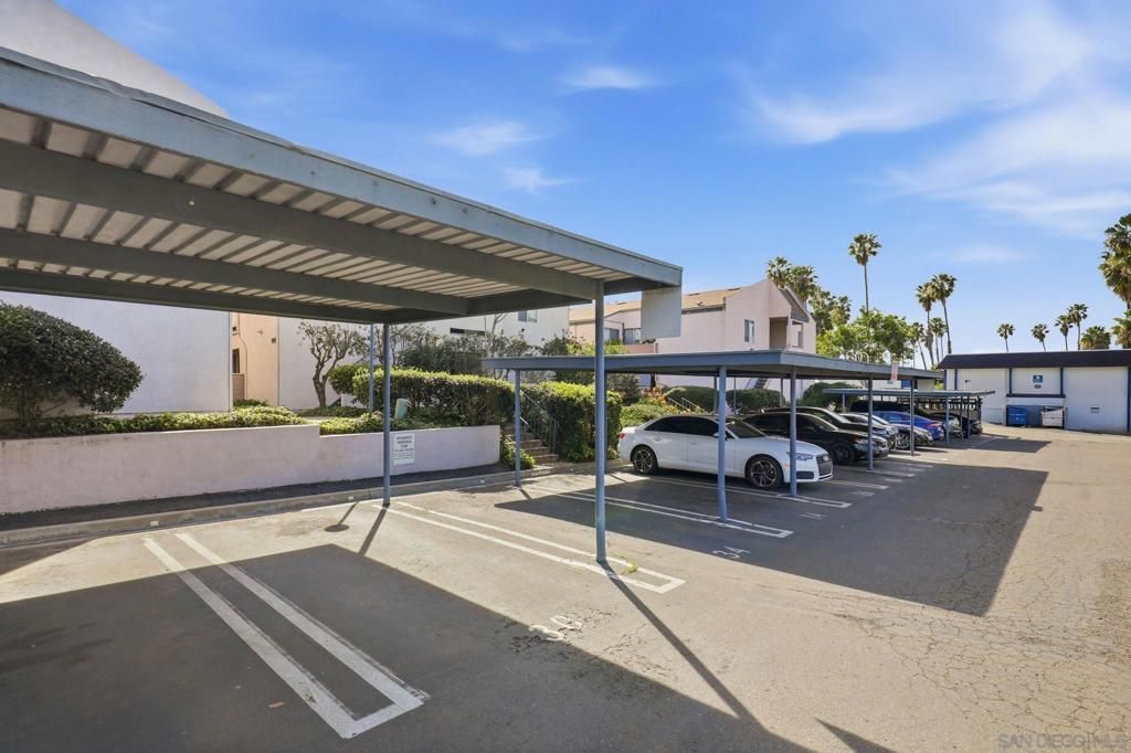 Image 22 of property listing at 3262 Ashford St F, San Diego, CA 92111