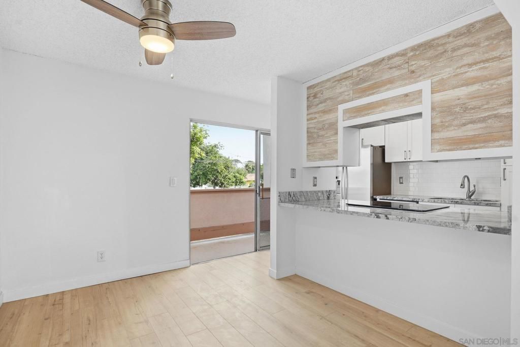 Image 5 of property listing at 3262 Ashford St F, San Diego, CA 92111