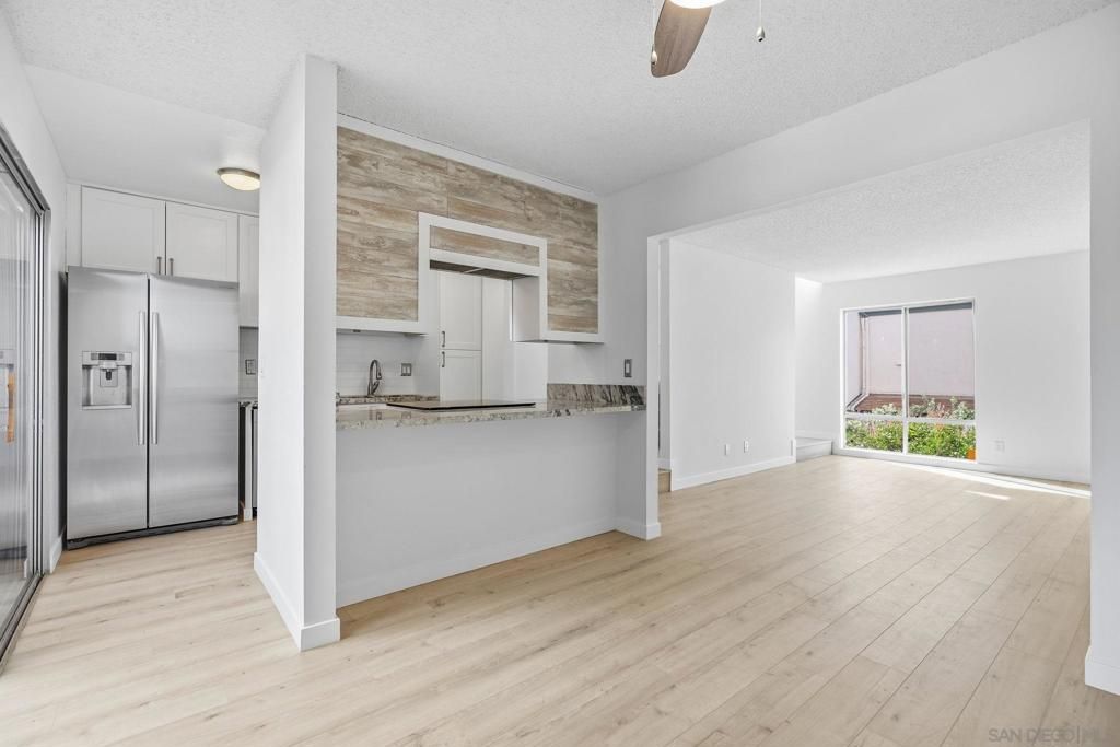 Image 8 of property listing at 3262 Ashford St F, San Diego, CA 92111