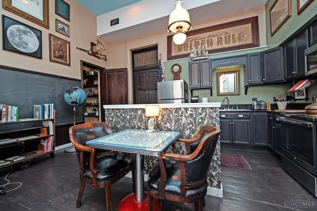 1615 Chase Avenue, Cincinnati, OH 45223