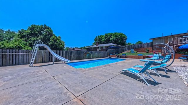 920 Thomas Street, Statesville, NC 28677