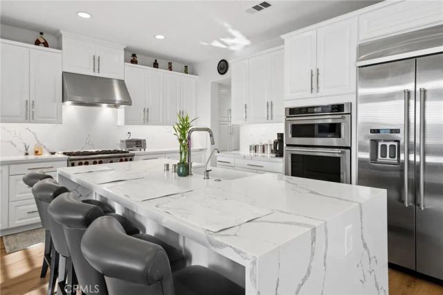 26855 Pine Cliff Place, Valencia, CA 91381
