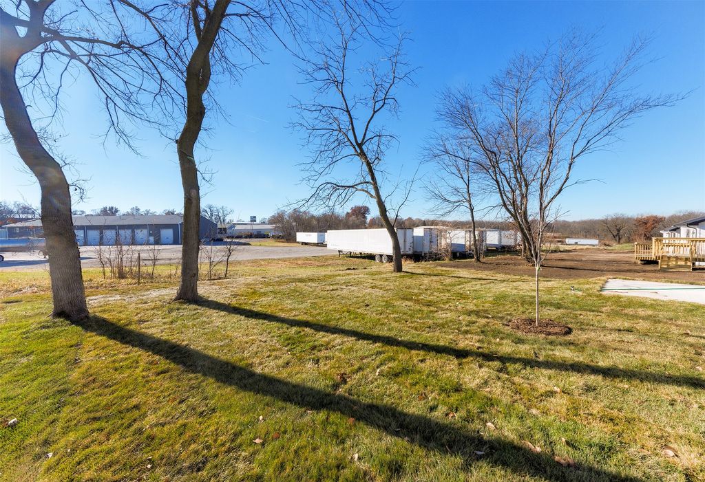 4303 Grover Woods Lane, Des Moines, IA 50317