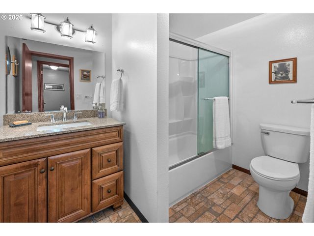 8825 Sw SORRENTO Rd, Beaverton, OR 97008