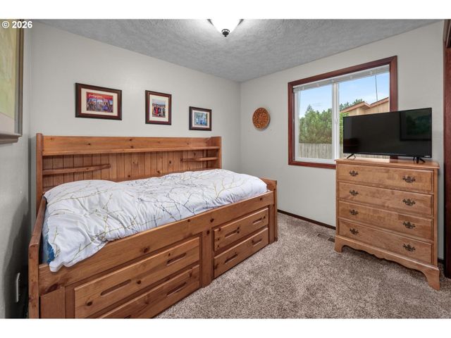 8825 Sw SORRENTO Rd, Beaverton, OR 97008