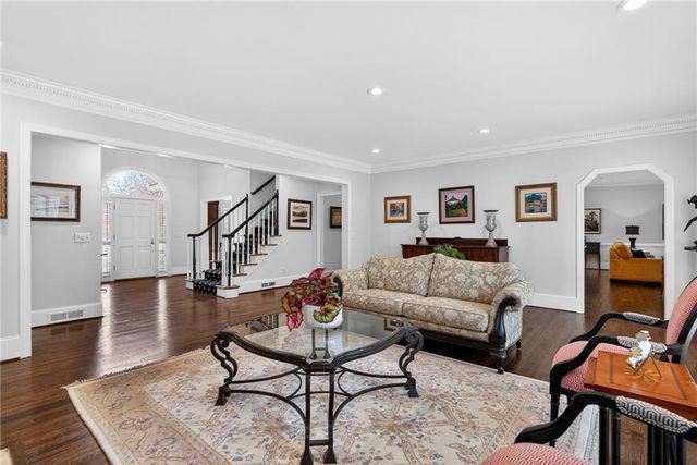 464 Manor Oak SE Lane, Marietta, GA 30067