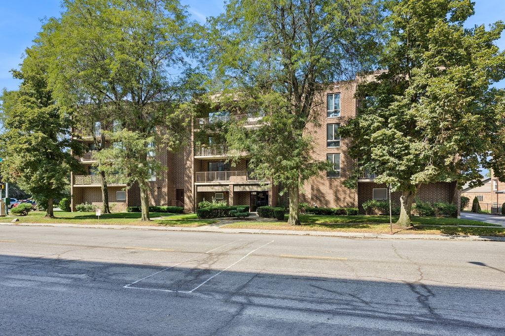 8350 W Addison Street 301, Chicago, IL 60634 — exterior